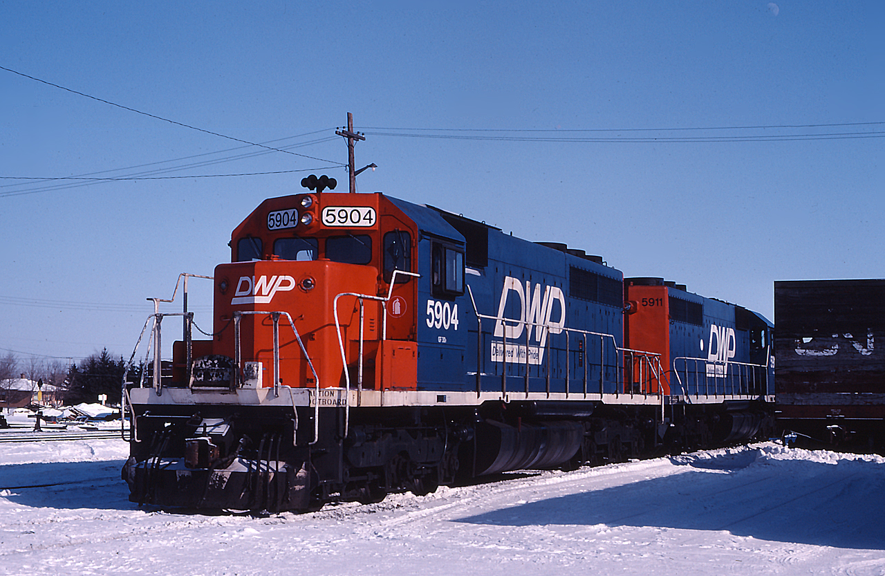 DW&P 5904 and DW&P 5911 lay over at Fort Frances