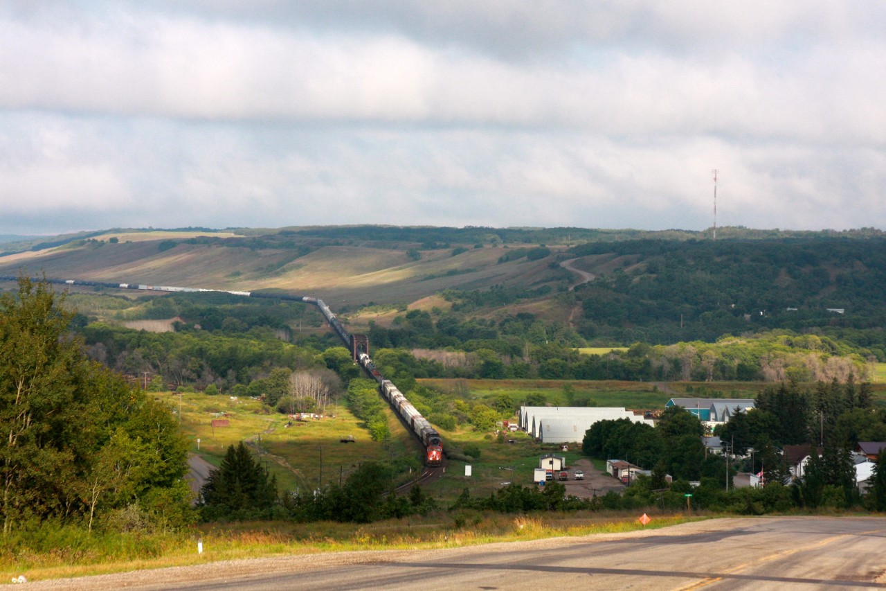 CN Train snakes East through Saint Lazare Manitoba