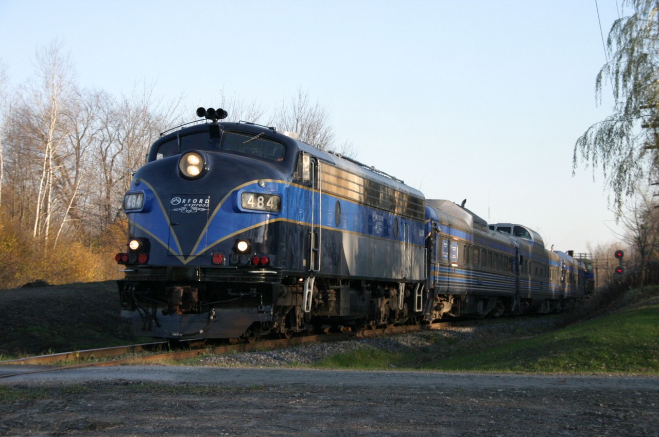 The OEX 484 passing the Lennoxville diamond !