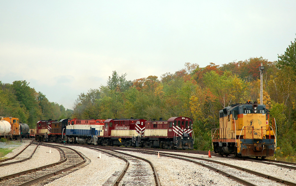OSRX 504 - OSRX 182 - OSRX 647 - OSRX 506 - OSRX 180 starting around the wye during a photo event being held by OSR