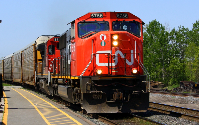 CN heading East with some speed on a nice day