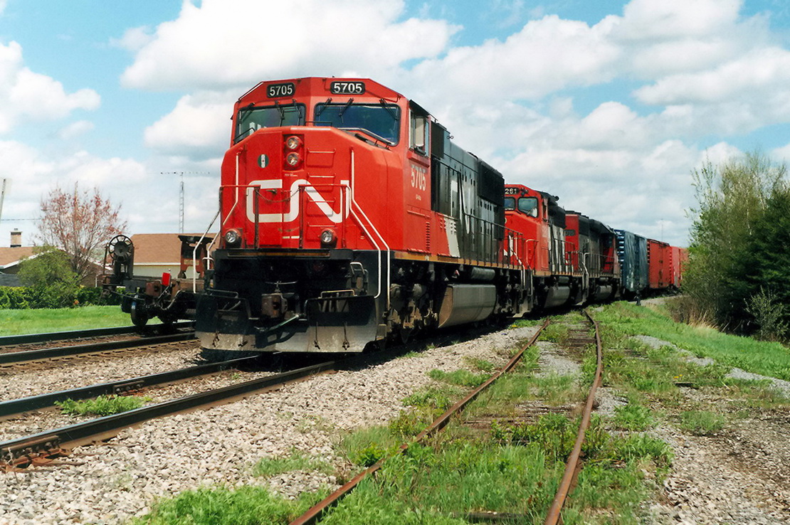 CN 305 appears in the corner slowly as the 134 clears the switch and in a few seconds will get its green or good color as they say.