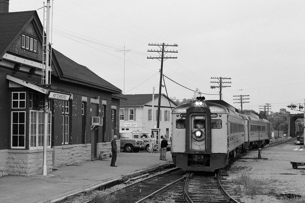 The on/off Havelock Budd car train at Peterborough / on again by 1986 / then off - killed for good - in 1990.


The Via Rail June 1 1982 timetable states " Last trip September 6 "; so here is Via train 189 with Via 6135 - with only a couple trips remaining.


Negative by S.Danko. 


More Havelock Budd's:


 at Pontypool  


    CP Rail at Leaside  


sdfourty.