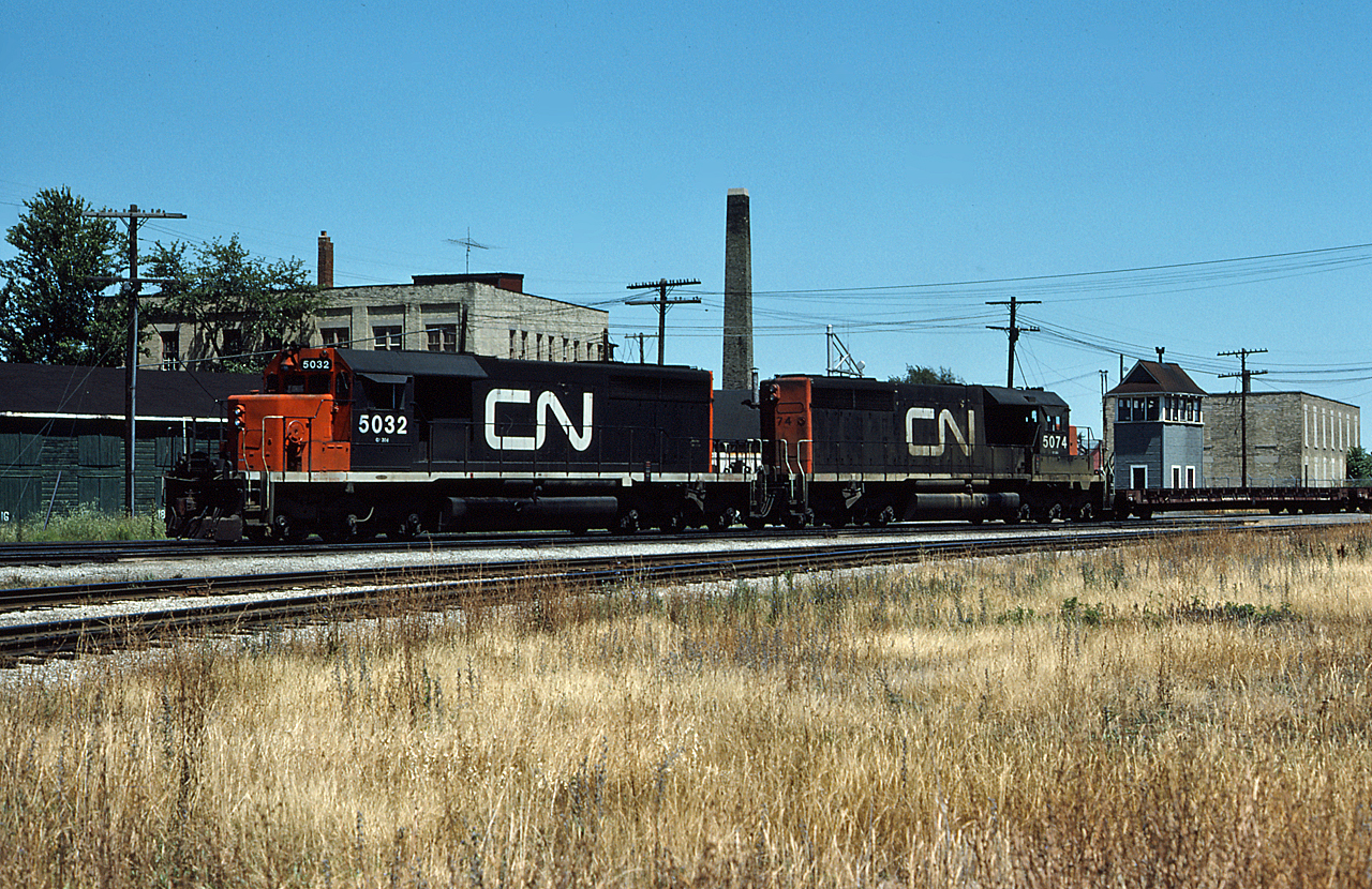 At the junction with the former L&PS, CN 5032 and 5074 power a westbound freight through London.