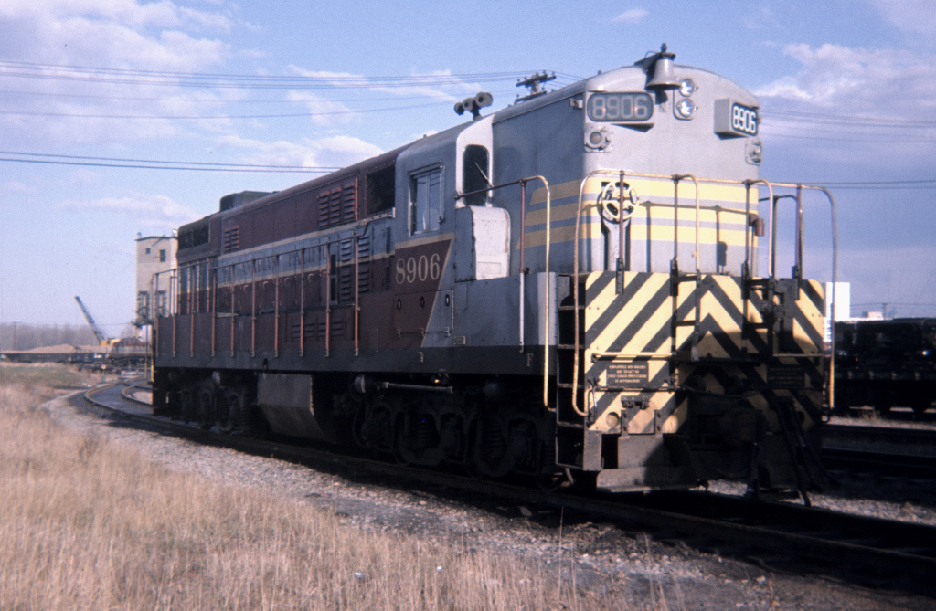 H24-66  8906 sits outside the St Luc Shop in Montreal QC in 1967.
