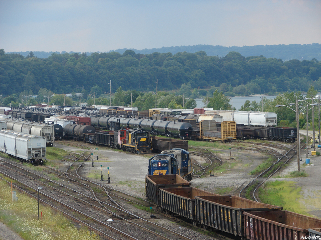 SOR's 08:00 yard job with SOR 4200 and SOR 1359 kicking cars in Hamilton yard shove into the clear in track 5 to let the 13:00 yard job with RLK 1756 and RLK 1808 pull into track 8 shortly before a storm in the summer of 2008.