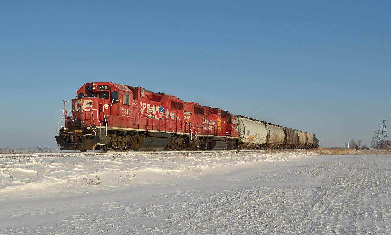 CP T76 led by former D&H sister units 7310 & 7309, heads back towards Walkerville on a frigid sunny afternoon after just passing by the grain elevator at Haycroft.