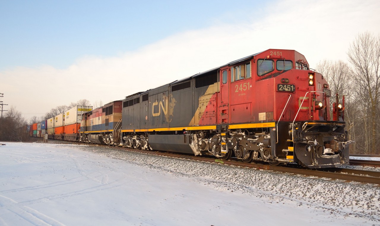 CN Q148 hits the Carew Diamond on its way eastbound into Woodstock.