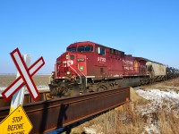 CP 643 led by solo 9732 rounds the bend into Tilbury as it heads westbound towards Walkerville.