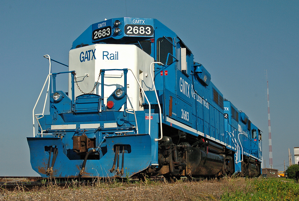 A pair of GMTX units watch the sun rise in Leader, SK. Not sure what model exactly these units are, I've heard GP38-2, GP38M-2, and GP39-2. 2683 is a little different than 2674 in its ditch light placement.
