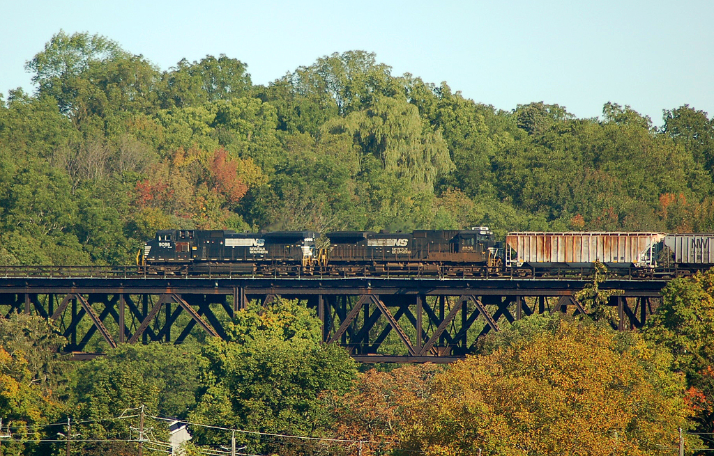 327 crossing over the Grand River Bridge with NS 9096 - NS 8809 showing the way