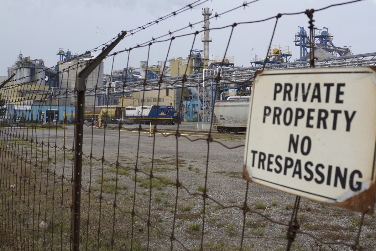 Recently Genesee & Wyoming completed the acquisition of RailAmerica, a $1.4 billion dollar deal that was originally announced in July 2012. Although Orange and Black units will be an interesting change to see in Southern Ontario, something will be lost when the classy looking RLK units go. On a cloudy November afternoon RLK 3873, the last unit in revenue service works Bunge Inc along the waterfront in Hamilton.