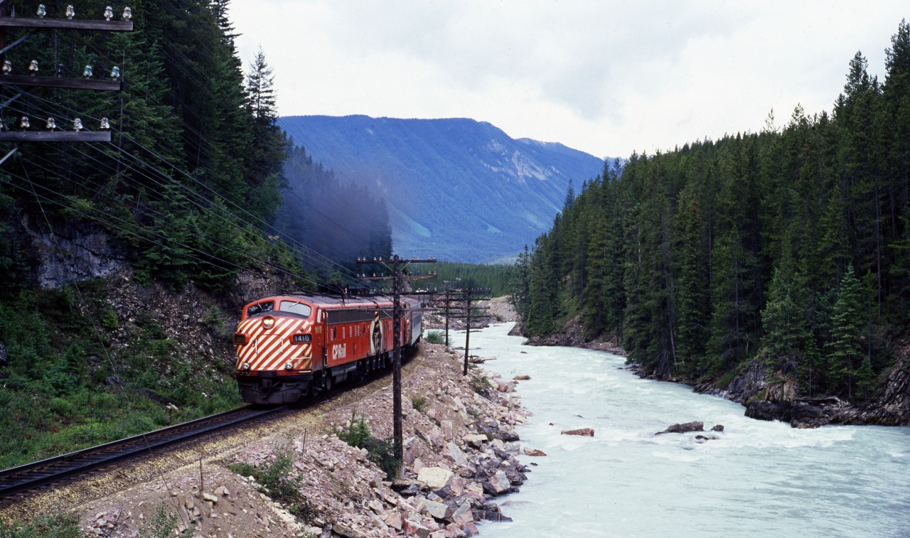 Railpictures.ca Peter Gloor Photo CP Rail train 2, the Canadian