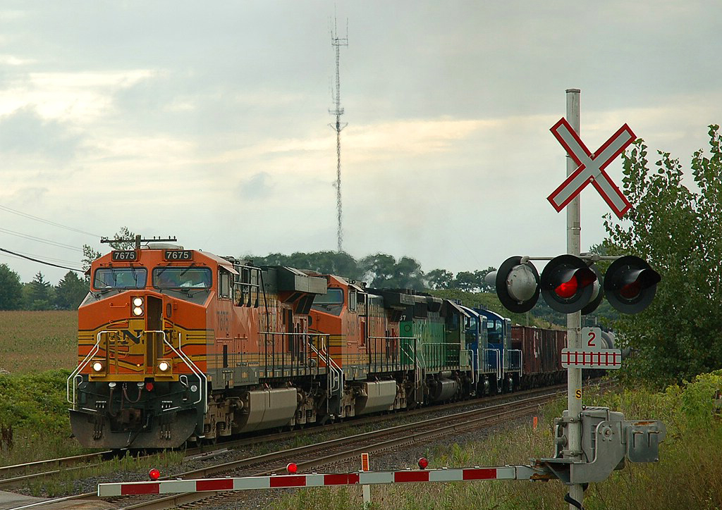 399 is on the move out of Brantford with BNSF 7675 - BNSF 5102 - BNSF 8067 - NREX 1212 - NREX 1231