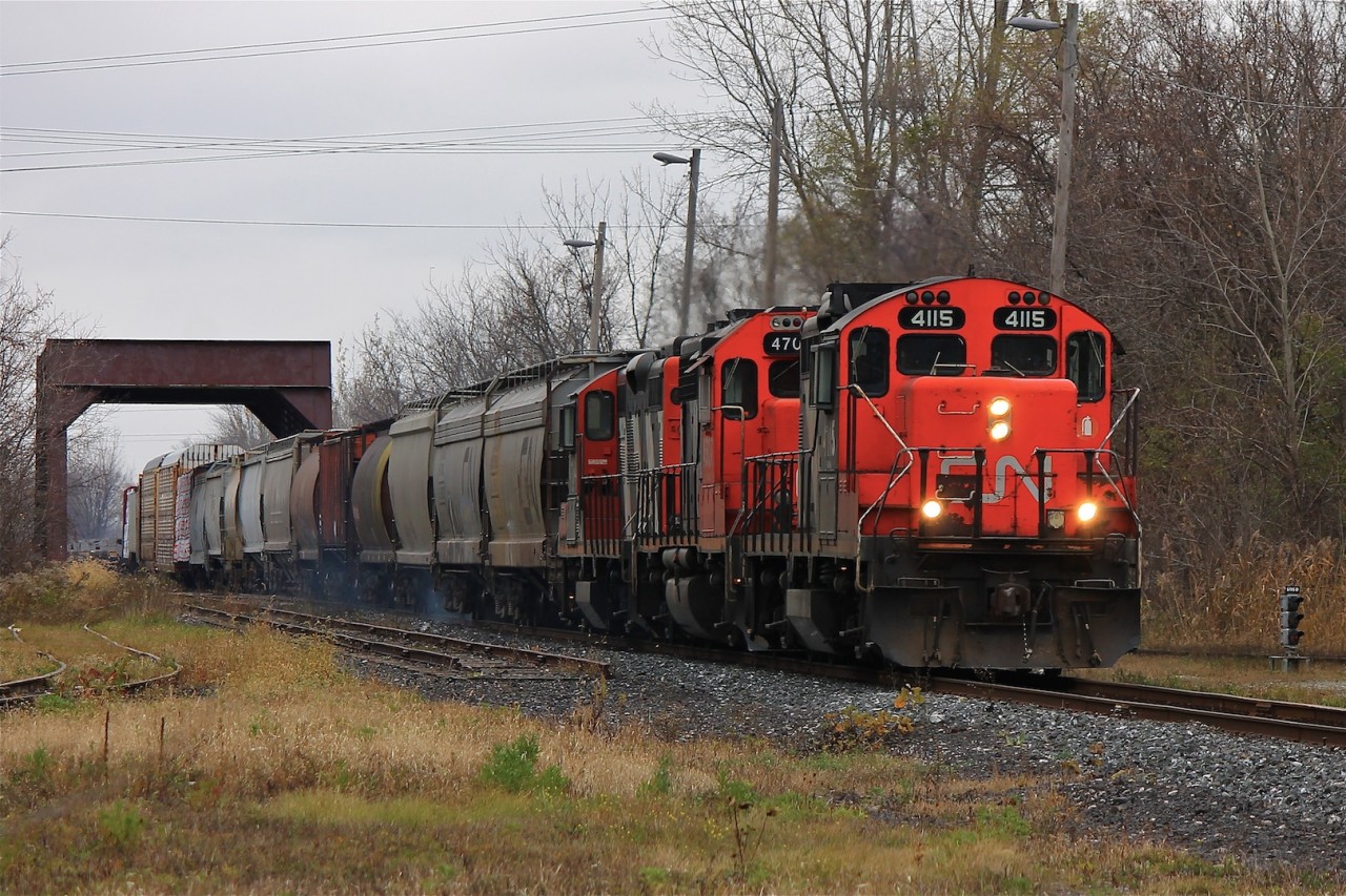 CN 439 arrives into Chatham with an all EMD treat just as it approaches the former CSX diamond at Chatham East. A few cars back a noticeable leak can be seen in one of the hoppers.