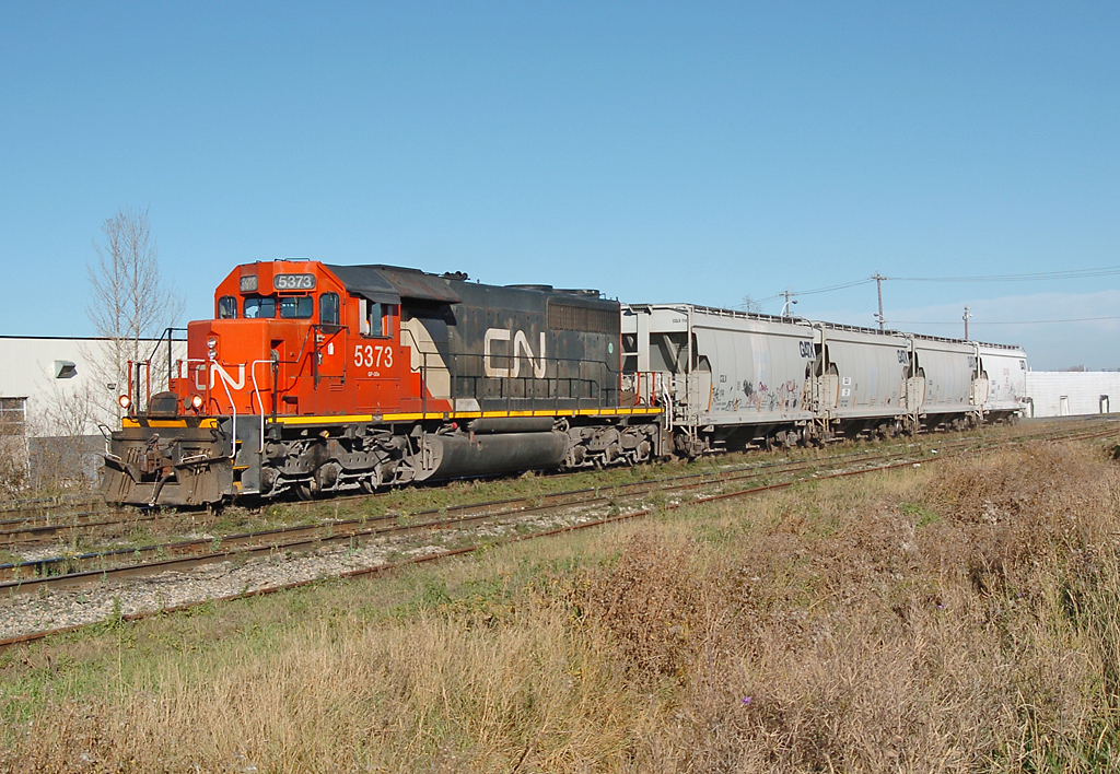 A nice little 4-car train passes by mile 6 on the Edson sub. Lead loco #5373 is one of CN's 10 ex-UP SD40-2s, and started out as Missouri Pacific #806. Notice the lack of a shock absorber on the middle axle of the front truck.