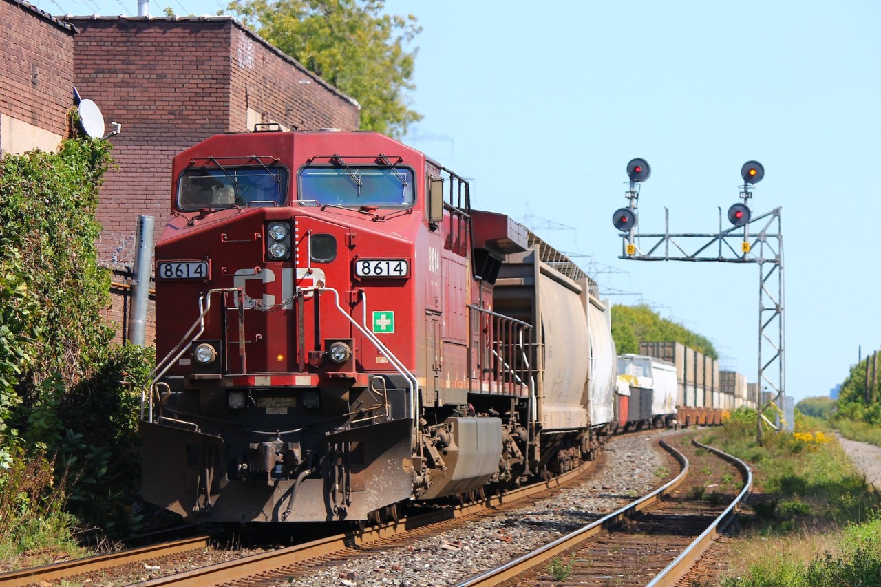 CP AC4400CW 8614 acts as the DPU for CP 206 crossing Bartlett Ave. in North Toronto.