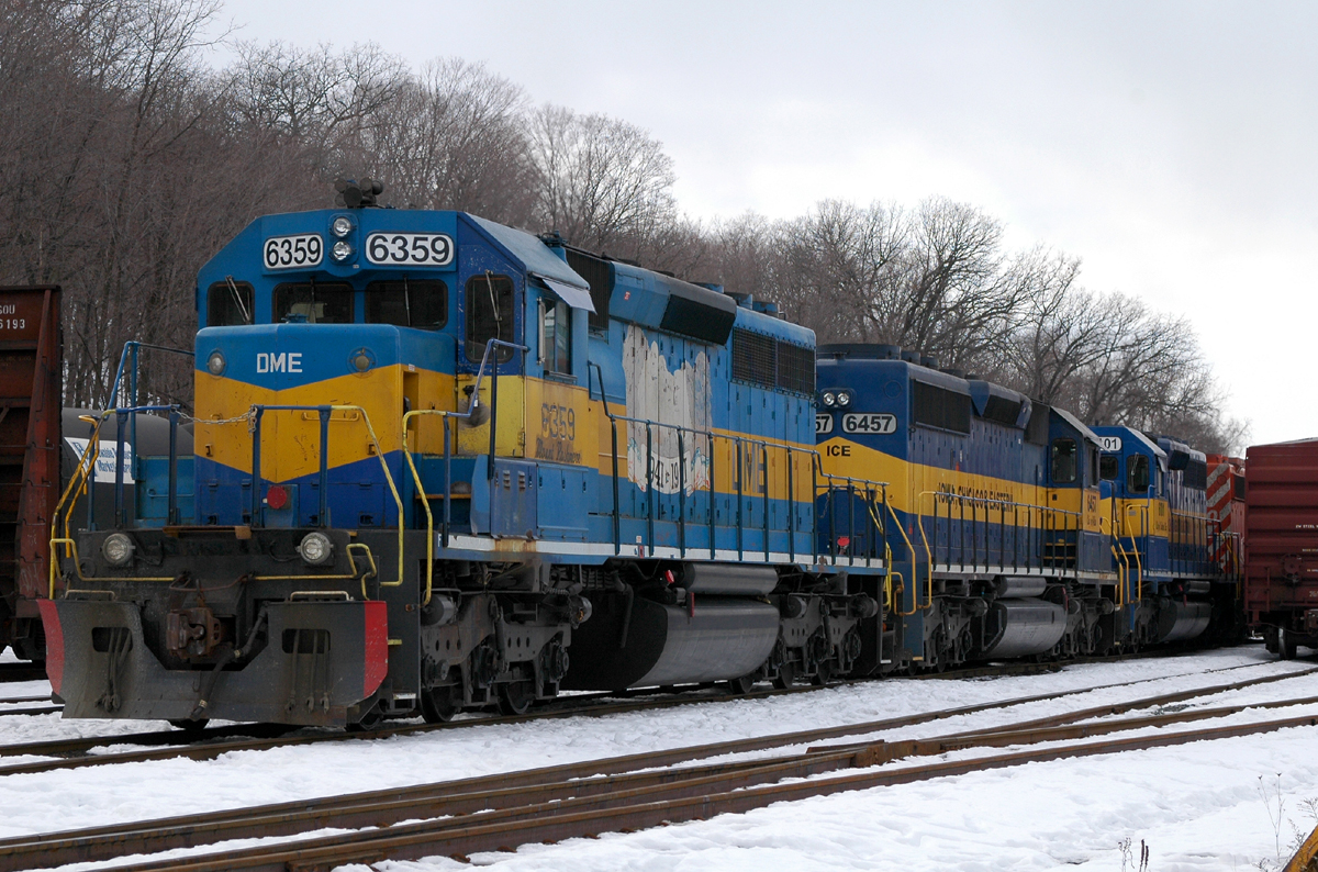 DME 6359 - ICE 6457 - ICE 6101 - CP 5920 rest at Kinnear after cutting off of CP 641