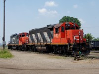 Upon encountering a pretty lively picket line at the CP yard, we headed down to CN, not wanting to upset the striking workers.

Despite being renumbered many many years ago, 4707 cannot hide its former identity of 5507. I think we can be sure that this unit's paint job dates back to its delivery.