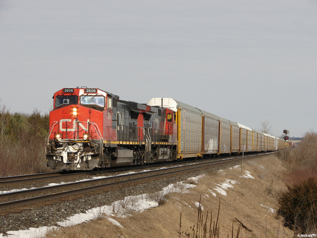 CN M39331 18 - CN 2606 West splits the double xings east of Masseys on the North track with 31 multis on the head end for Ingersoll, but currently rolling along with 79 cars.