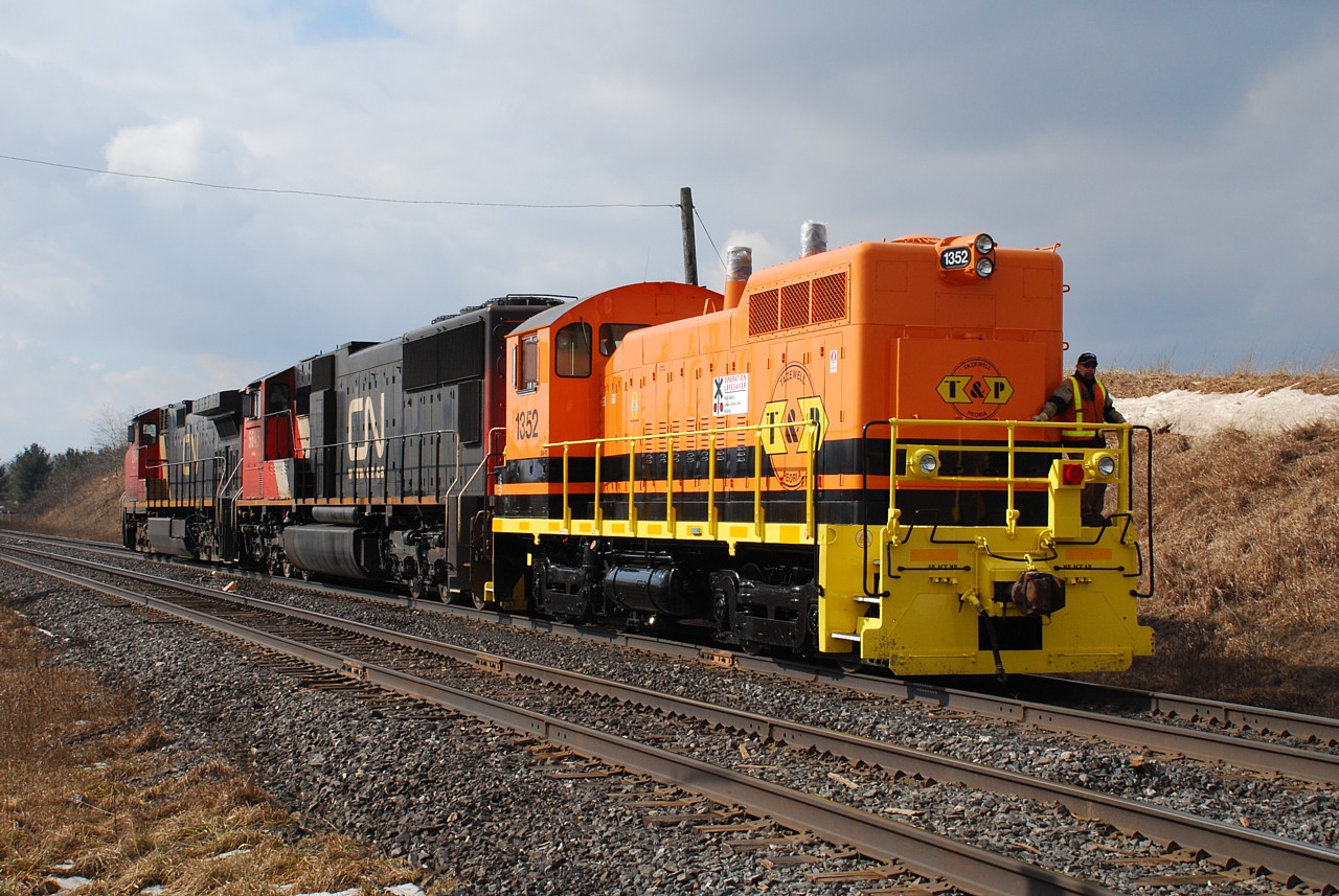 CN 331 had Tazewell & Peoria SW10 1352 in tow on February 12, 2012, heading back home after rebuild at the Buffalo & Pittsburg shop in Brookville, Pa. Here it is at Paris West backing to make a lift. Sister unit TZPR 701, expected to be rebuilt as TZPR 1351, has been at Brookville for almost a year getting rebuilt.