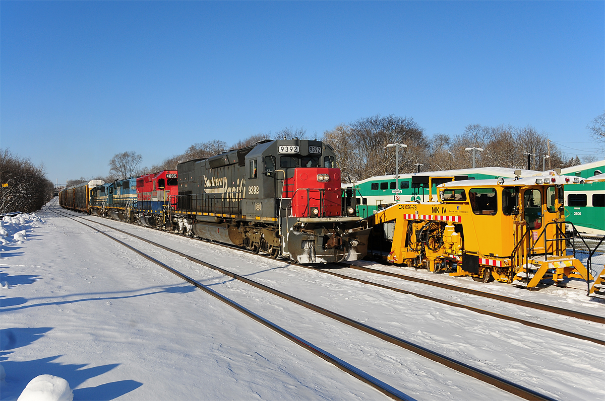 GEXR 432 is passing the small town of Georgetown on it's way to CN MacMillan Yard with an ex-Southern Pacific unit in lead.