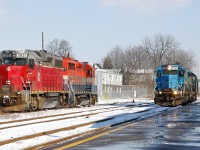 431 rolls thru Kitchener with GSCX 7362 - GSCX 7369 light power