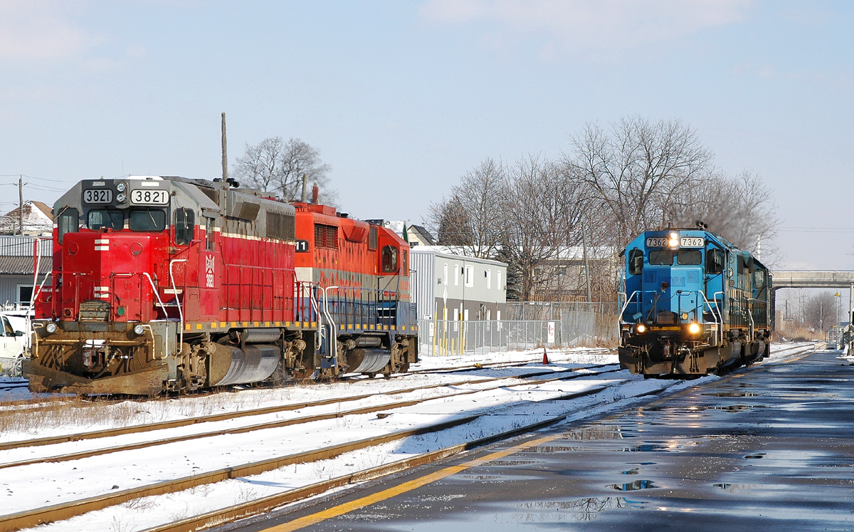 431 rolls thru Kitchener with GSCX 7362 - GSCX 7369 light power