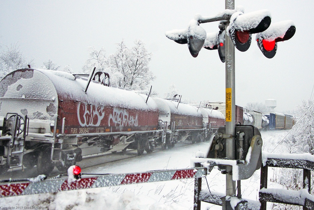 The first morning westbound and a wonderful winter display in Cherrywood.