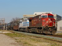 CP 609 headed by yet another drab GE but complimented nicely by the leased CITX SD40-2 and it's unit consist. 