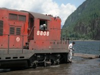 GP9 8808 adjusts the barge slip by poling prior to loading its train onto the "Berry Ferry" for the ride to Rosebery and the isolated Nakusp Branch