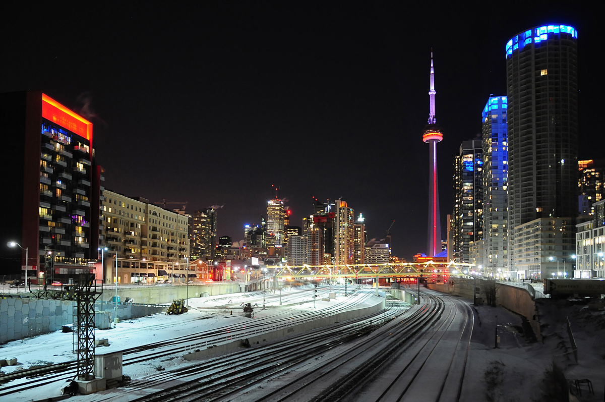 In my railfan trip to Toronto, I catch this night scene of Toronto with the illuminated CN Tower.