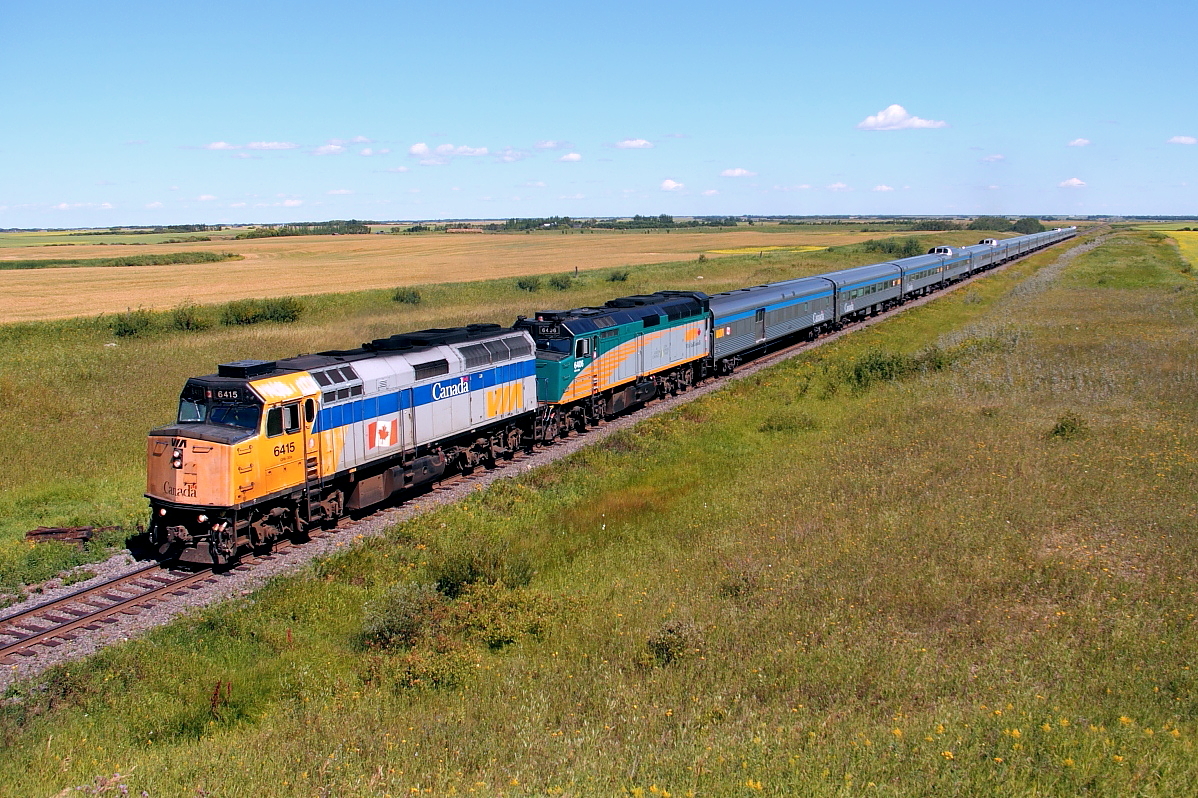 One of the few remaining original F40PH-2s leads the westbound "Canadian" up the grade at Moffat.