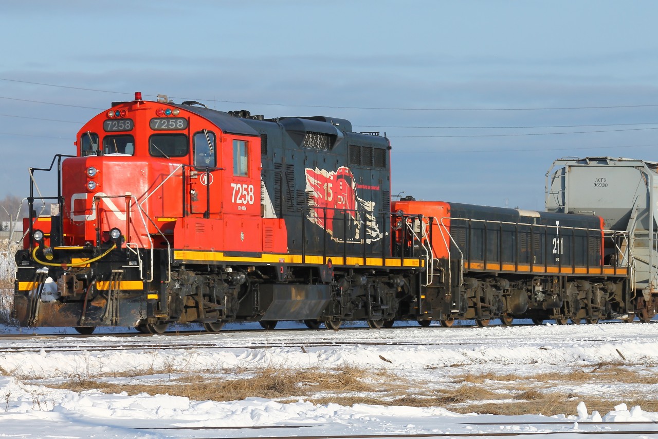 The current switcher unit in Thunder Bay, GP9RM 7258 and GP9 slug unit 211, idles near the yard office in Thunder Bay North with a string of hoppers cars destined for one of the local elevators. Very little grain moves during the winter period once Lake Superior has iced over and lake shipping pauses for the winter.