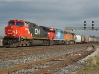After NS 327 and CN 148 with BNSF power on the afternoon of 11/19/2005 (see: http://www.railpictures.ca/?attachment_id=9013 ) we get this with CN 2604/DWP 5908/BNSF 504 in a perfect suckerhole. Typical of the times - multiple trains with foreign units, mostly BNSF in origin. Sigh :)
