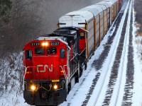 A C40-8 leads train 382 eastward towards London and Toronto. 