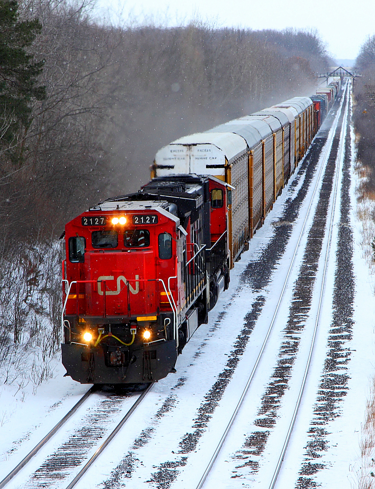A C40-8 leads train 382 eastward towards London and Toronto.