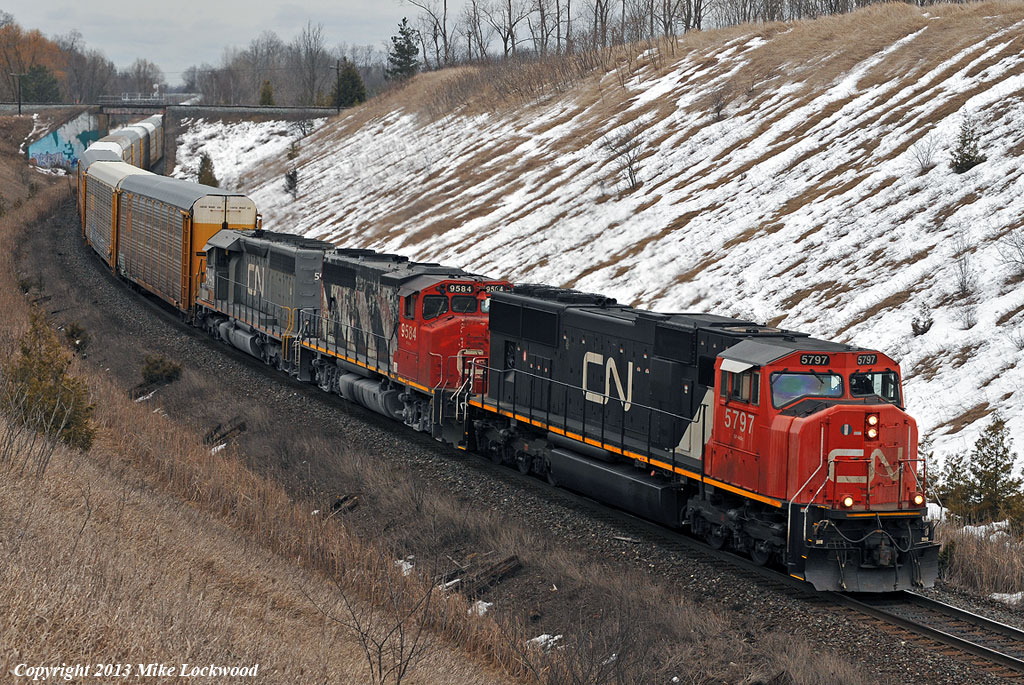 I couldn't help but think of the old 275 when I saw this 371 at Whitby, drilling the Oshawa Yard on the South Service. Having a some time before I had to be someplace, I decided to get ahead of them and grab a shot at Beare, a location I shot more than a few 275's in the latter part of the 90's. Even the power fit 275's mold; three units, all GM's, and yes, back then the GP40-2L was overly common in trio's, but on this day, I'm not complaining. No toasters = good foam. CN 5797, 9584, and GTW 5946 do the honours. 1533hrs.
