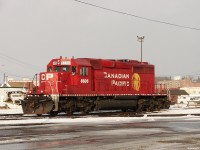 Looking sharp with mint candy frame striping, CP 6606 works on her tan at the shops in Sudbury during the slow period between Christmas and New Years during the winter of 2008.