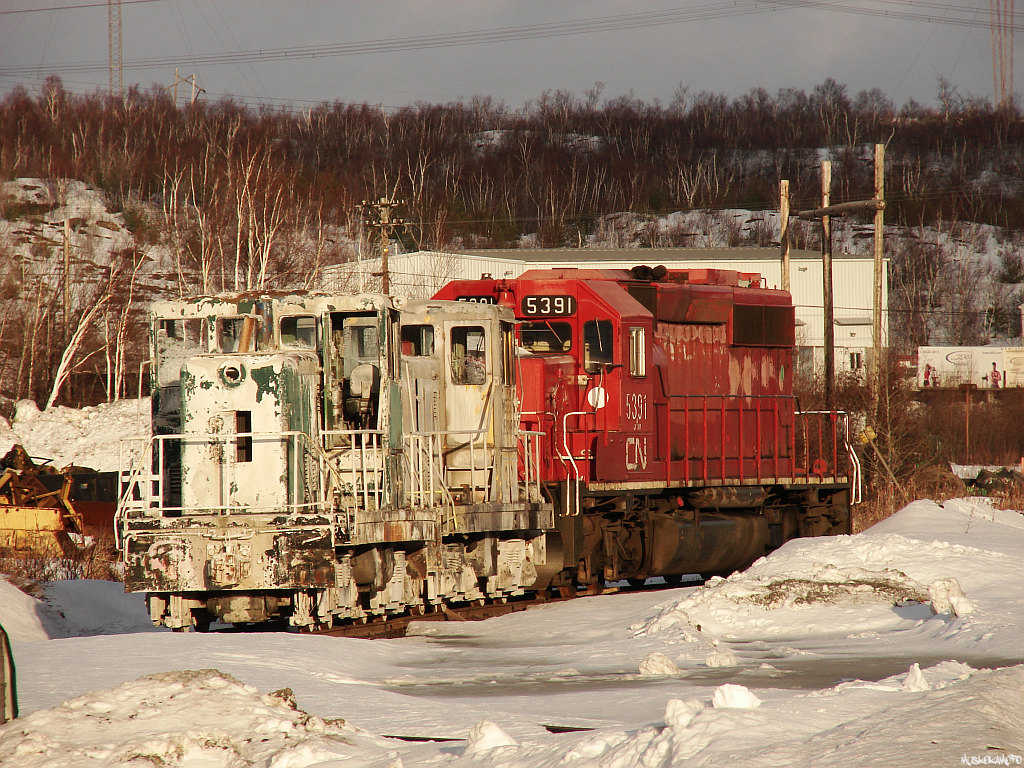 Talk about seen better days, some old INCO center-cabs sit with DESX 5391, all have since been salvaged or scrapped.