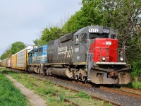 GEXR 432 crawls through Guelph adhering to the 10 mph slow order through town. 