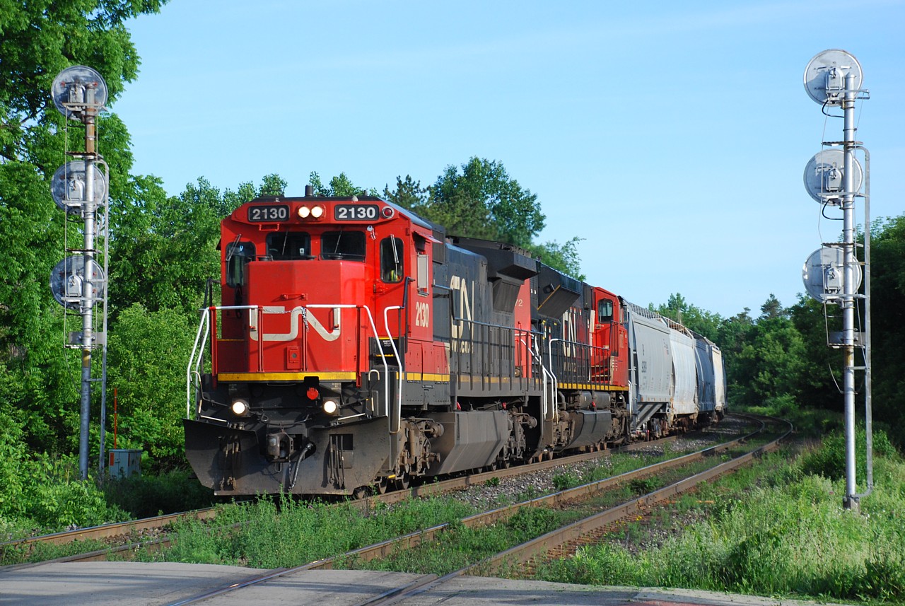CN 370 is about to cross Hardy Road as it comes in to Brantford with CN C40-8 2130 leading. A nice way to start a work day.