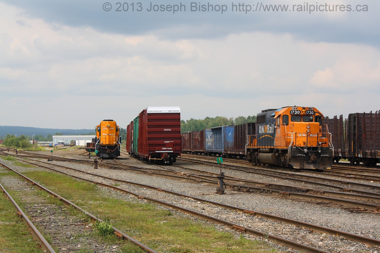 Nothing beats a veteran SD40-2 and a newer SD75i especially when they are wearing ONR paint!  2102 is looking especially shiny because it had recently returned to service after being involved in a wreck.  Which locomotive do you prefer?  Leave a comment explaining which one and why.