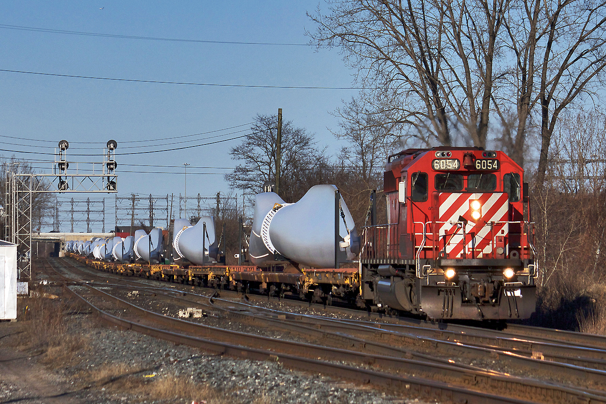 CP DIM-006 makes quick work of heading west down the Galt Sub at mile 12.