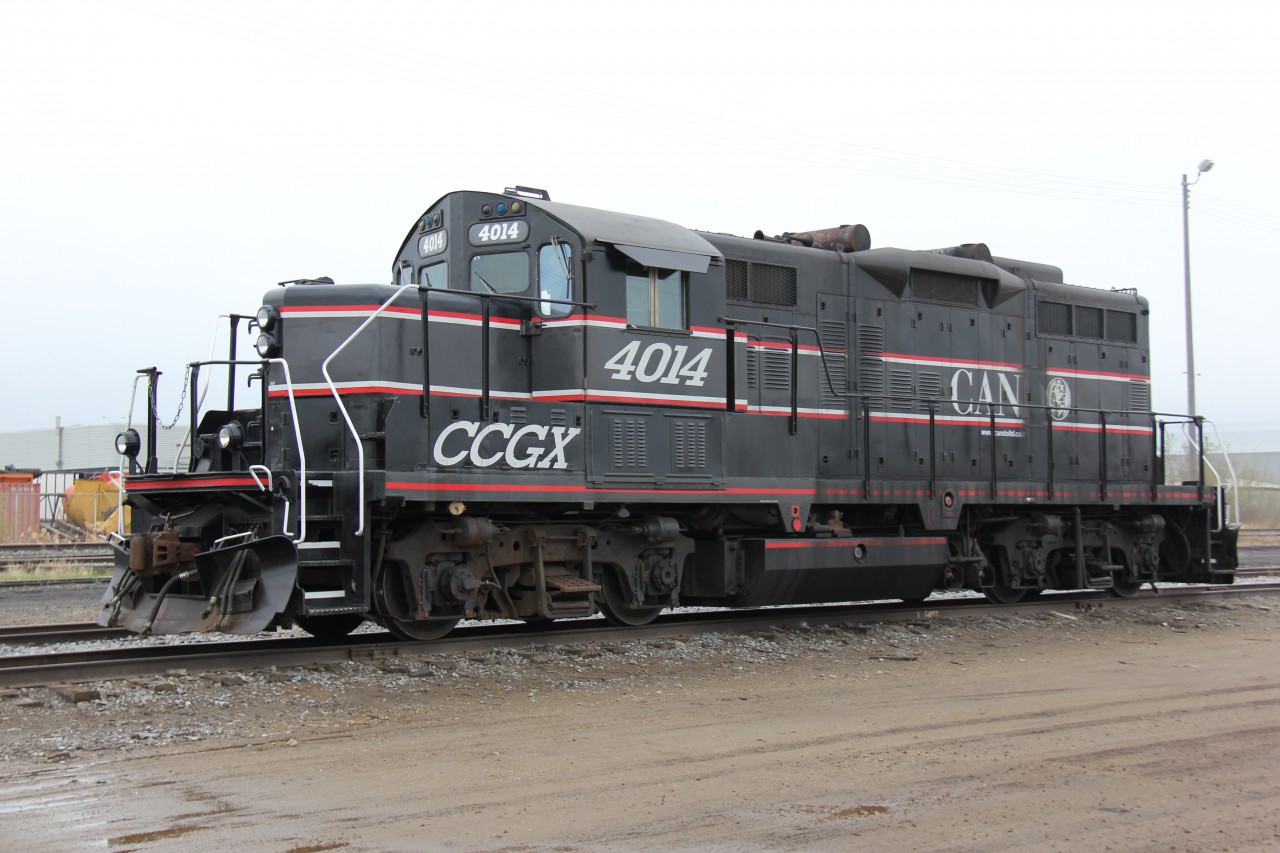 Cando 4014 sitting on one of the team tracks off east Edmonton siding by the Imperial oil refinery.