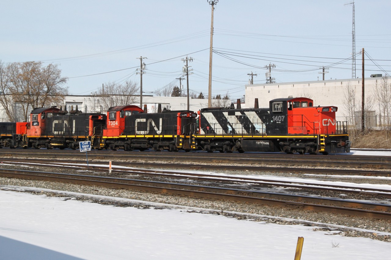 GMD1 CN 1407 sits in the dead line at CN's Walker yard along with SW1200s 7304 and 1379