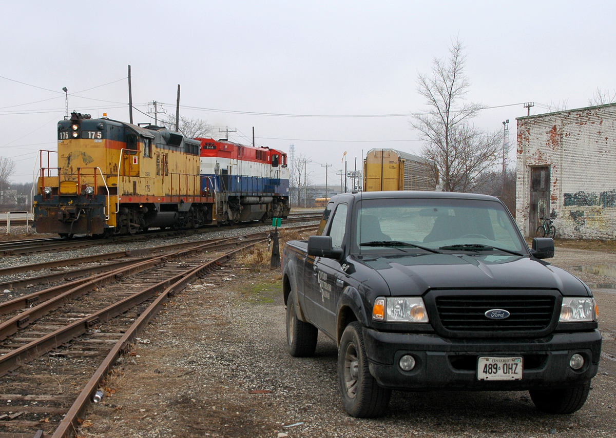 The daily OSR transfer - today with OSRX 644 - OSRX 175 is about to head back towards Carew for the second half of it's train