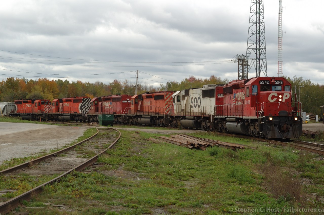 CP 5942, SOO 6018, CP 6031, CP 786, CP 5763, CP 5669 lead a Northbound (turning East) off the Hamilton Sub onto the Galt Sub. Sigh - how many of these are retired or scrapped now?