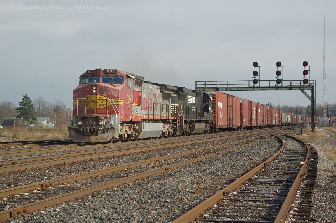 Norfolk Southern train 327 rounds the curve at Paris, Ontario with BNSF 800 (in full but worse for wear Santa Fe Paint) and NS 8686 and about 30 cars of parts for Ford Talbotville.