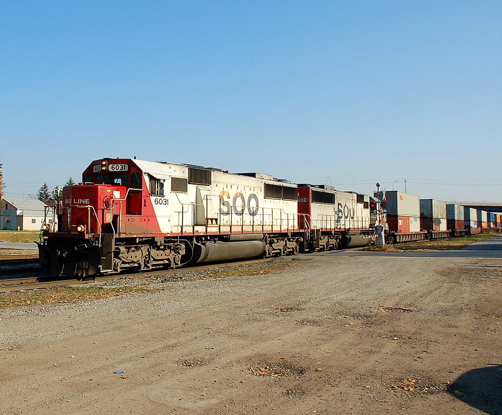 SOO 6031 - SOO 6024 lead 159 past Galt on a sunny November morning